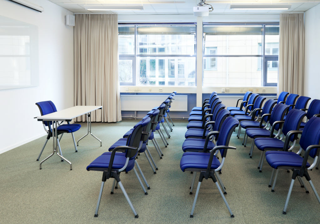 Copyright: Nils-Olof Sjoden, Bergfotsgatan 3A, 431 35 Molndal, 031-196040, nisse@sjoden.se Scandic Crown, Conference and meeting room